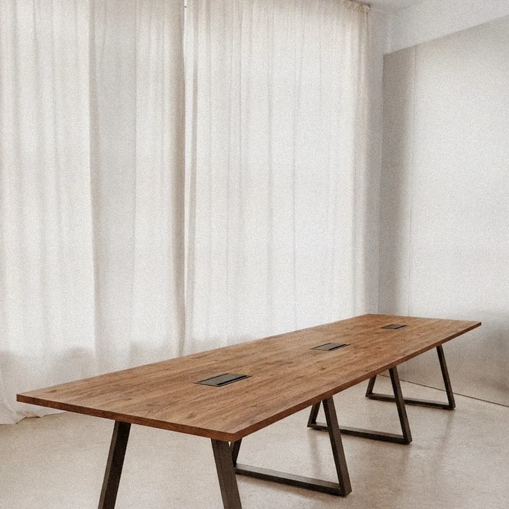 Piramid · Mesa de trabajo de Emobok